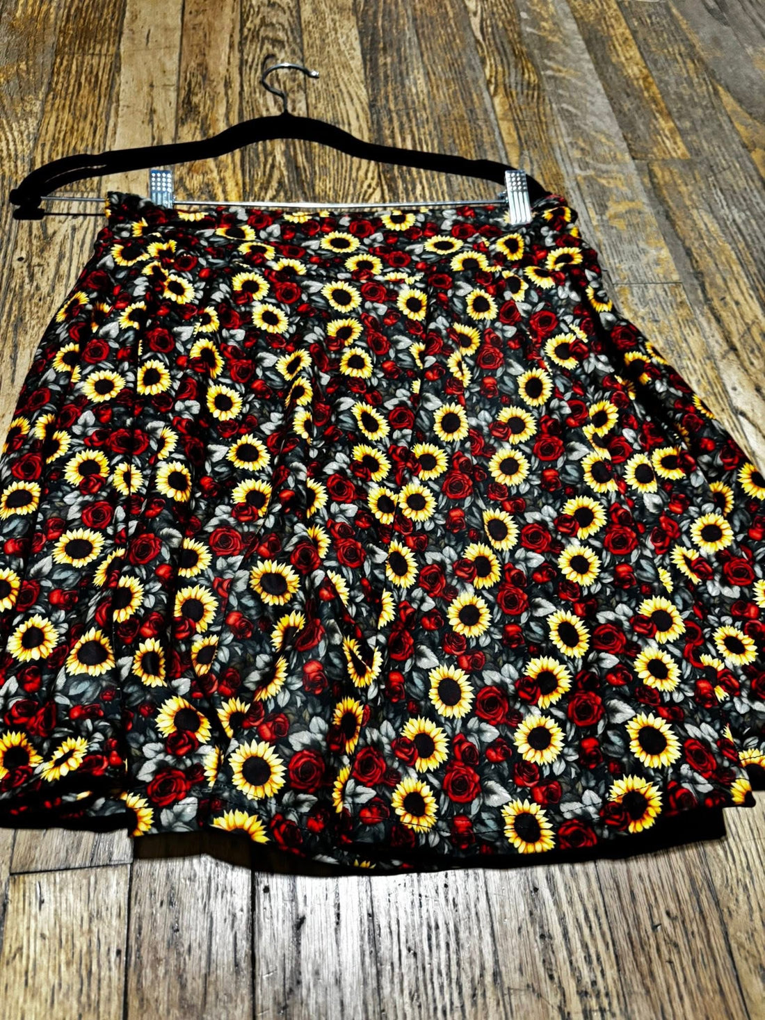 Sunflower roses skort