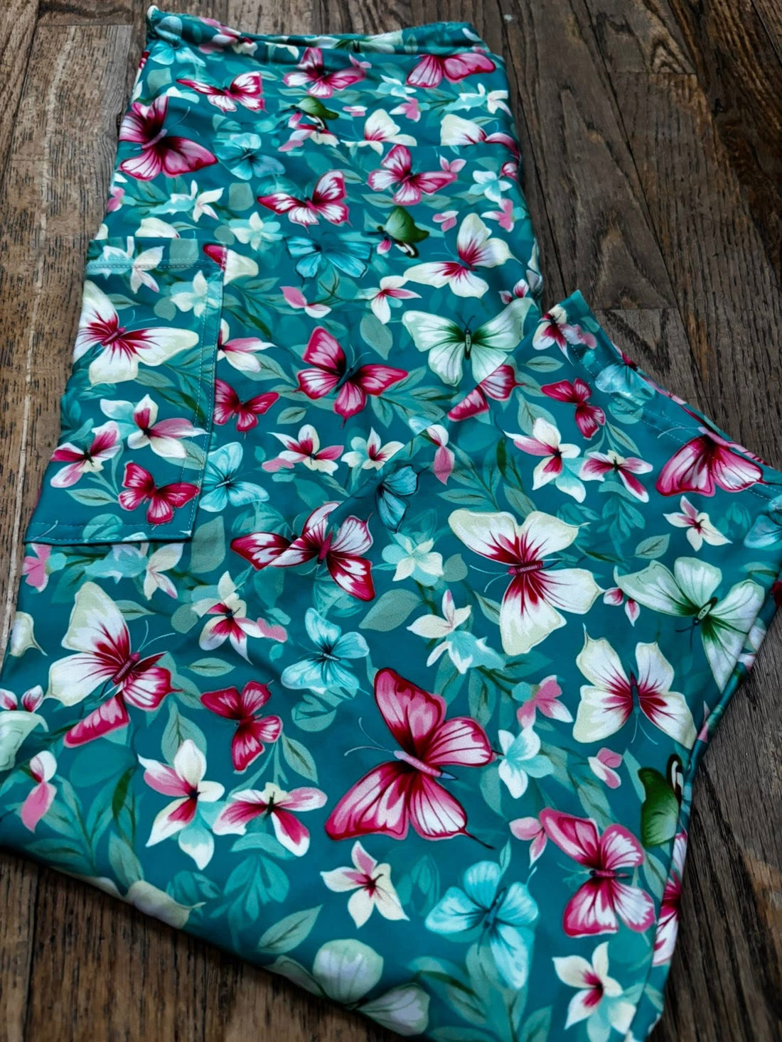 Green pink butterfly capri