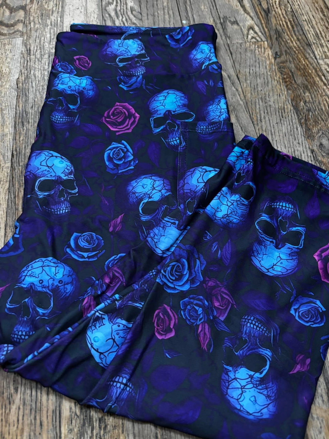 Blue skull capri