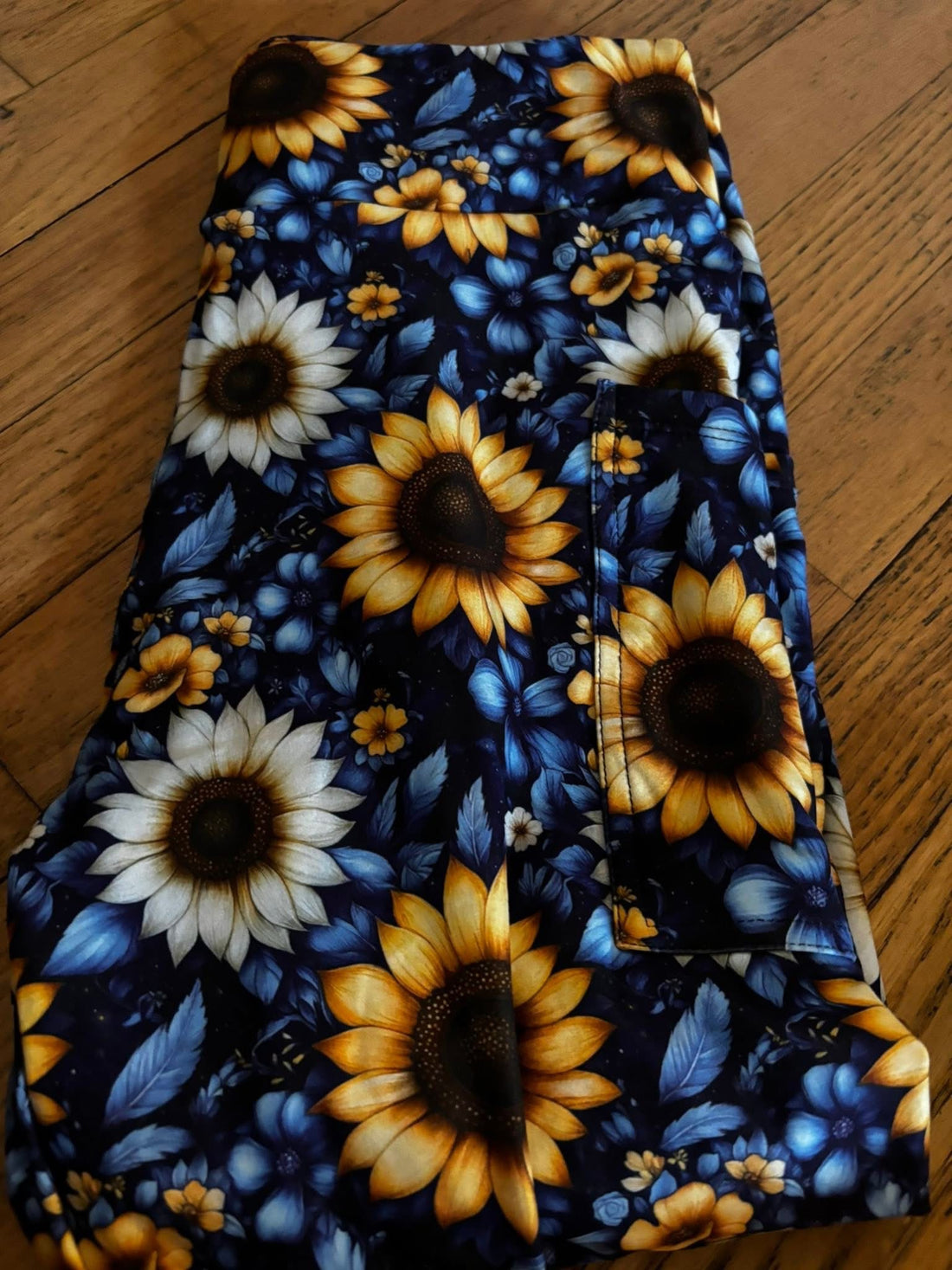 Blue sunflower capri