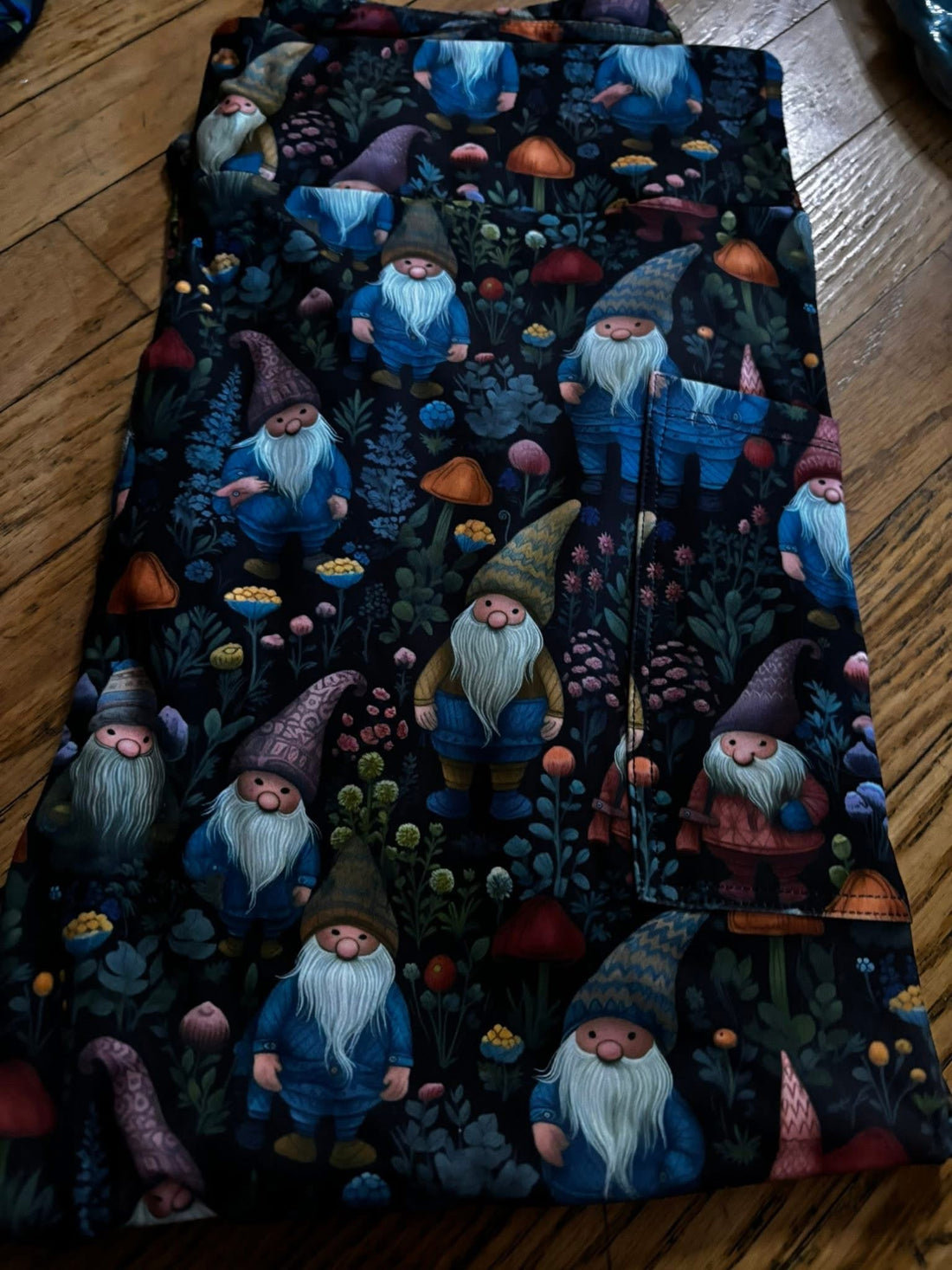 Garden gnome capri
