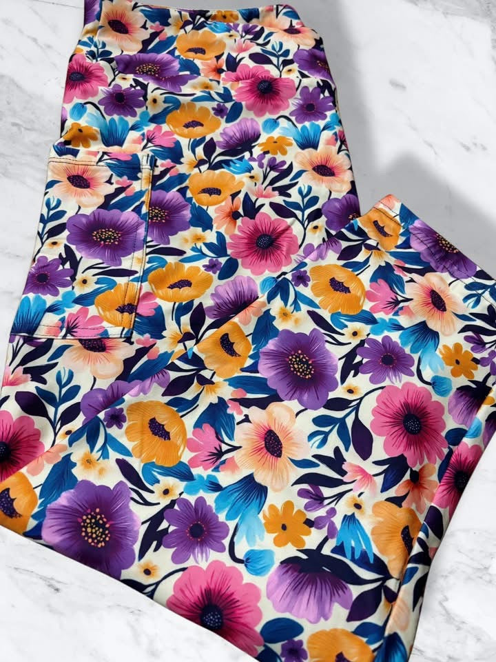 Dainty floral capri