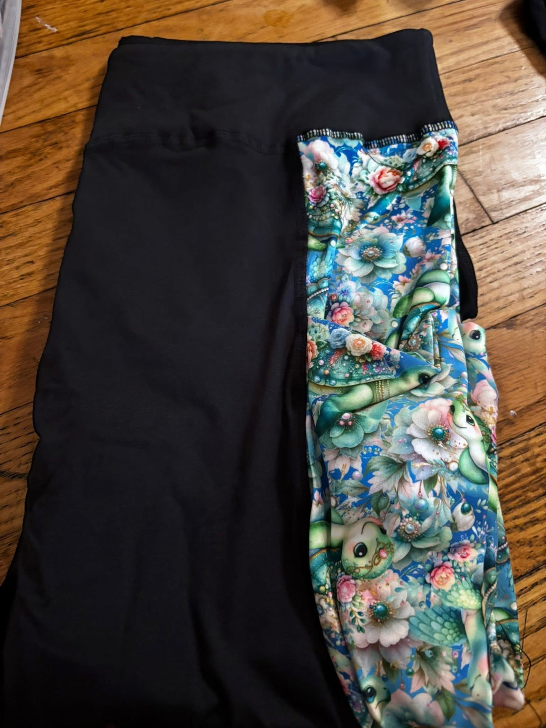 Sea turtle capri
