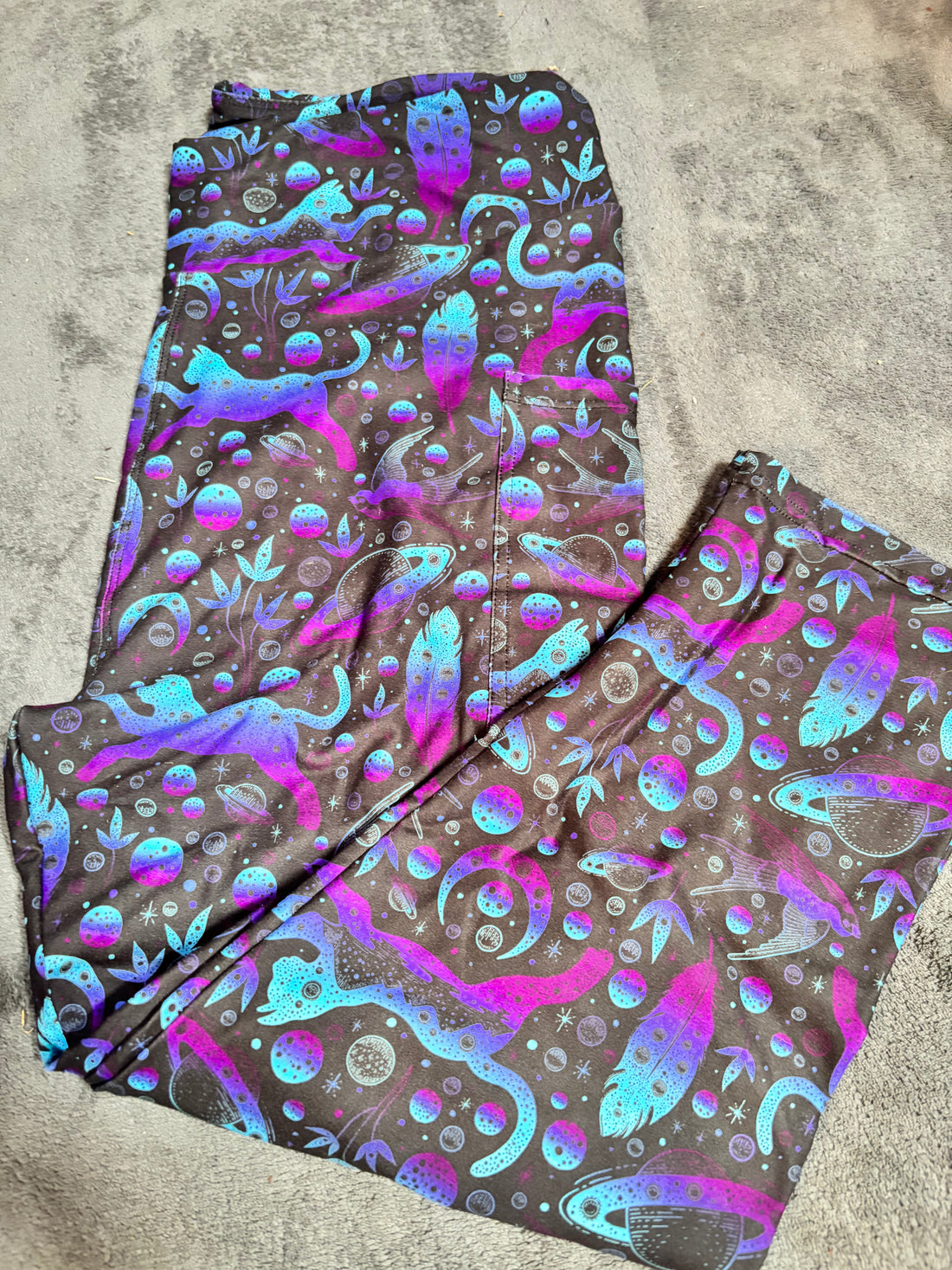 Galaxy cat capri with pockets